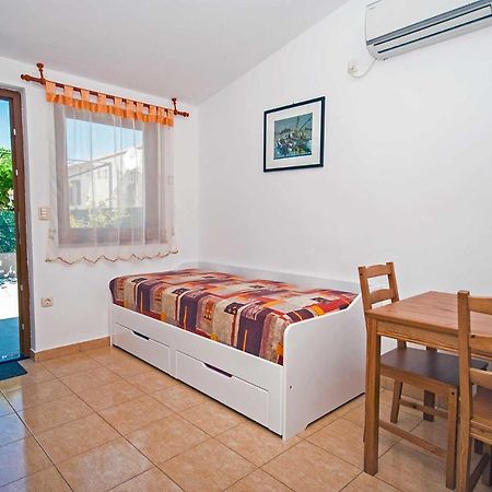 Apartman Kirac Pomer Exterior photo