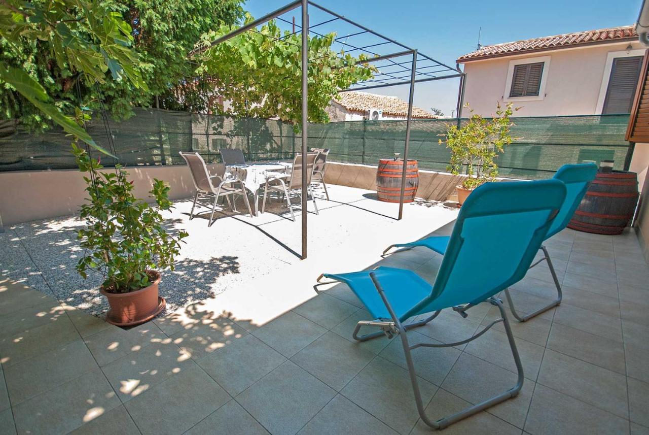 Apartman Kirac Pomer Exterior photo