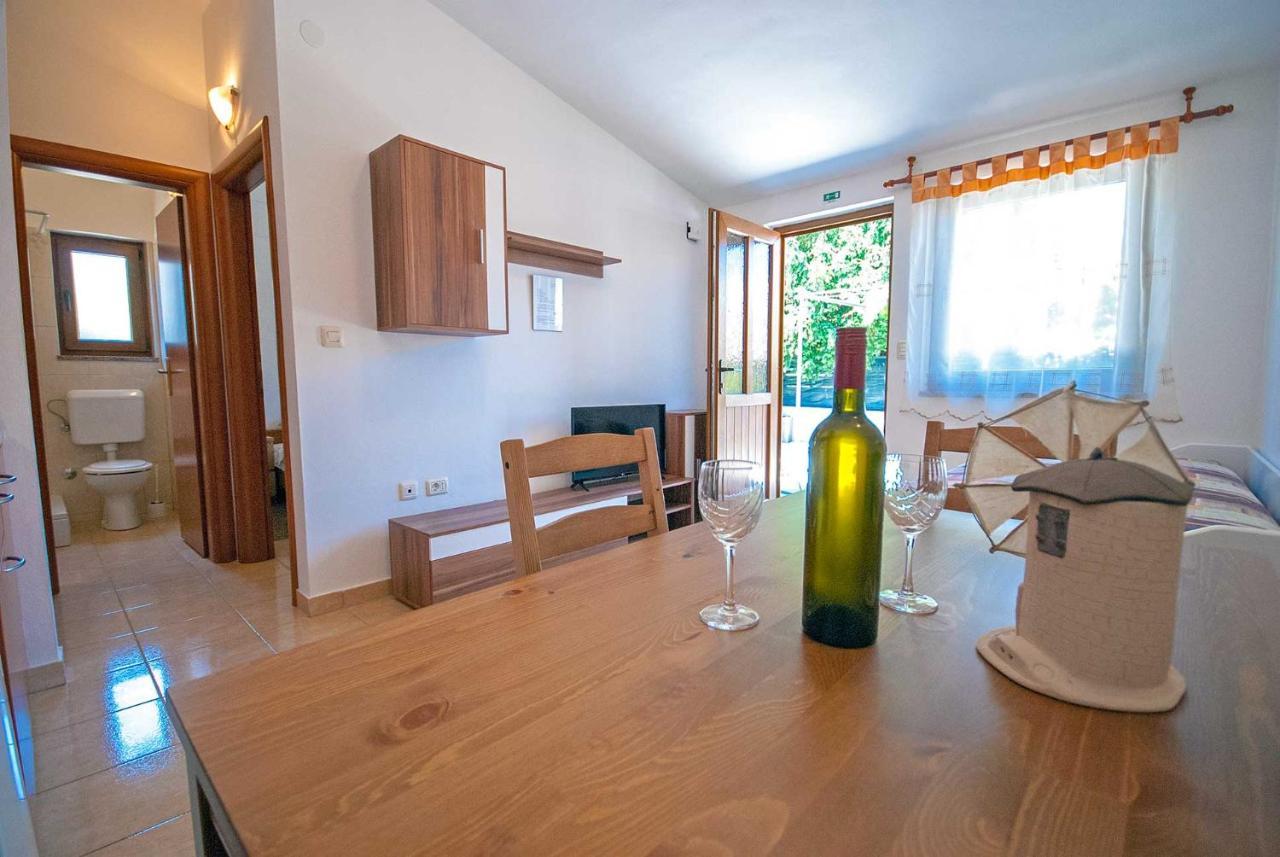 Apartman Kirac Pomer Exterior photo