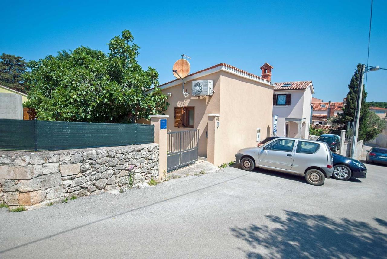 Apartman Kirac Pomer Exterior photo
